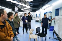 分布式尝试室中机械臂辗转腾挪